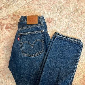 Womens vintage 501 levis — size 25 dark wash